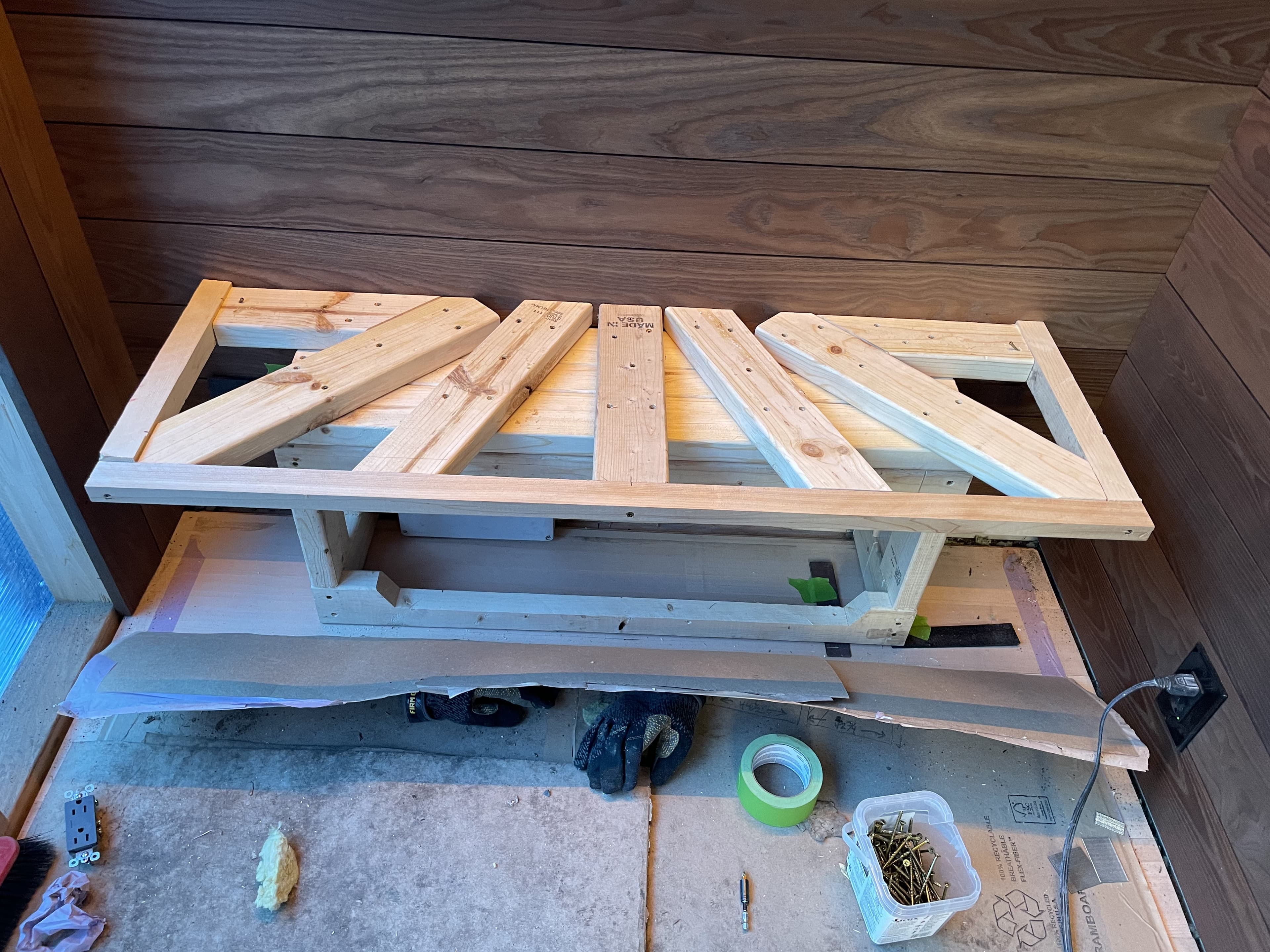 Starburst array with temporary outer frame